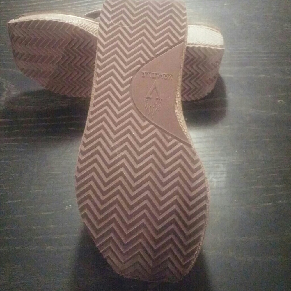 👠NEW👠Volatile Wedges "March" - Picture 4 of 4